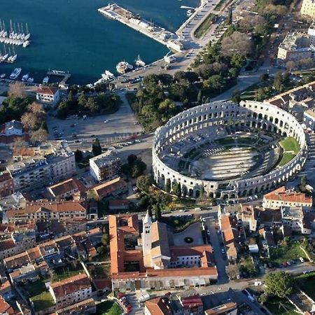 Appartement In Pula Mit Terrasse, Garten Und Grill Štinjan Zewnętrze zdjęcie