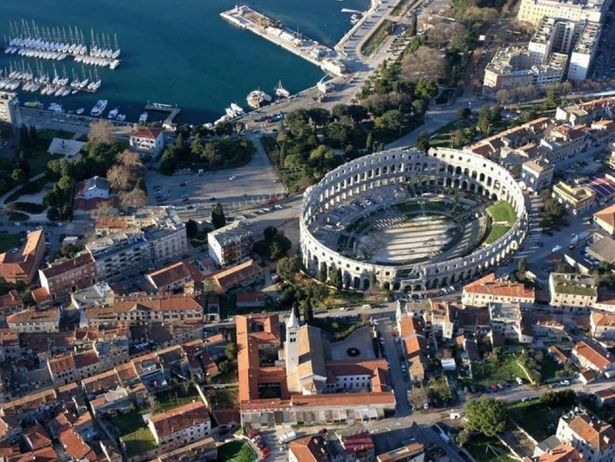 Appartement In Pula Mit Terrasse, Garten Und Grill Štinjan Zewnętrze zdjęcie